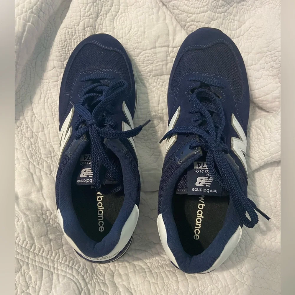 New Balance 574 Men's Navy Blue and White Classic Sneakers - Picture 3 of 8